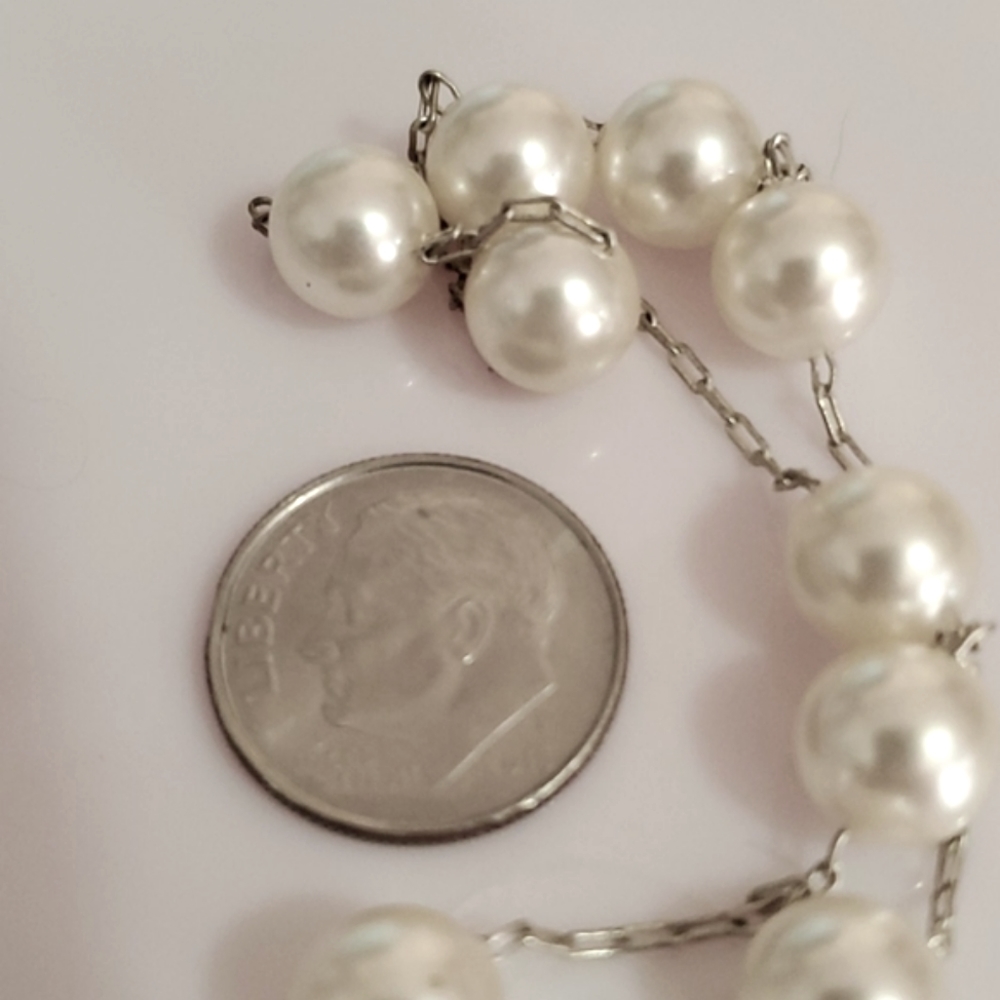 Vintage Silver and White Faux Pearl Necklace Timeless Elegance - Picture 3 of 3